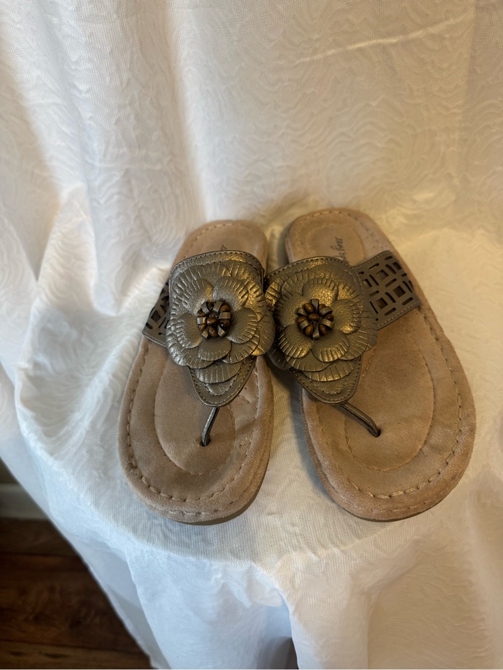 Easy Spirit Flip Flops